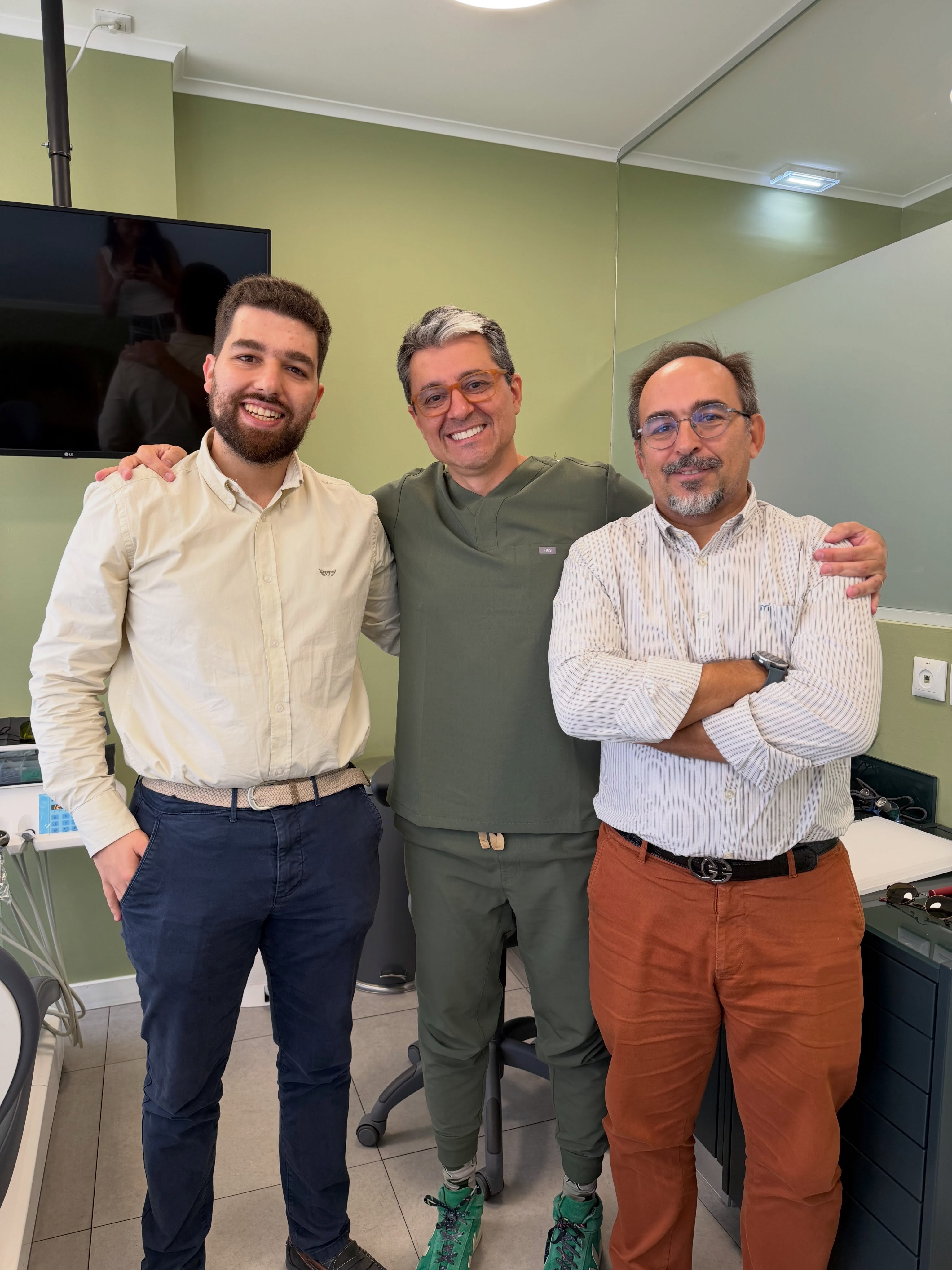 Equipa da IN Clínica Dentária no espaço clínico.